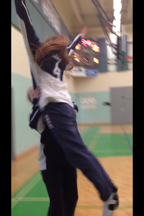 maariasmith's tweet image. The technique is impeccable... #gettinglifted #literally @mcfluffff @haaarianne