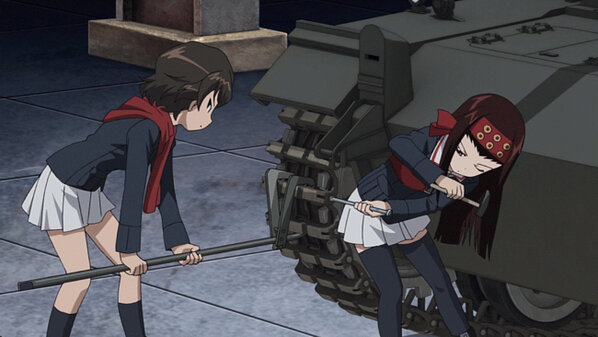 sdkfzbot's tweet image. 覆帯　鋼製の履板を一枚ずつキャタピラピンで接続したもの。塹壕等の不整地では転輪間を蓋のように塞いぐため、通常車両のように転輪を落とし込むことがない。　