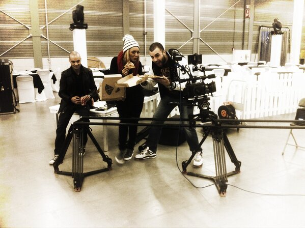 Volgens BE Productions zorgt dit voor meer followers...