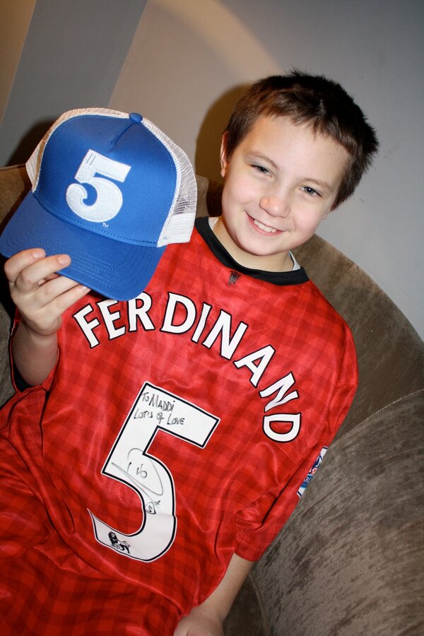 TheirMagcom's tweet photo. @rioferdy5 @theirmagcom will be donating proceeds to our chosen charity for 2013! http://t.co/UndTHaLj  please RT http://t.co/SmfcwetF