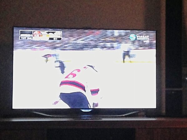 PatrikB82's tweet photo. #hockeynight in Sweden! http://t.co/XPRlXimw