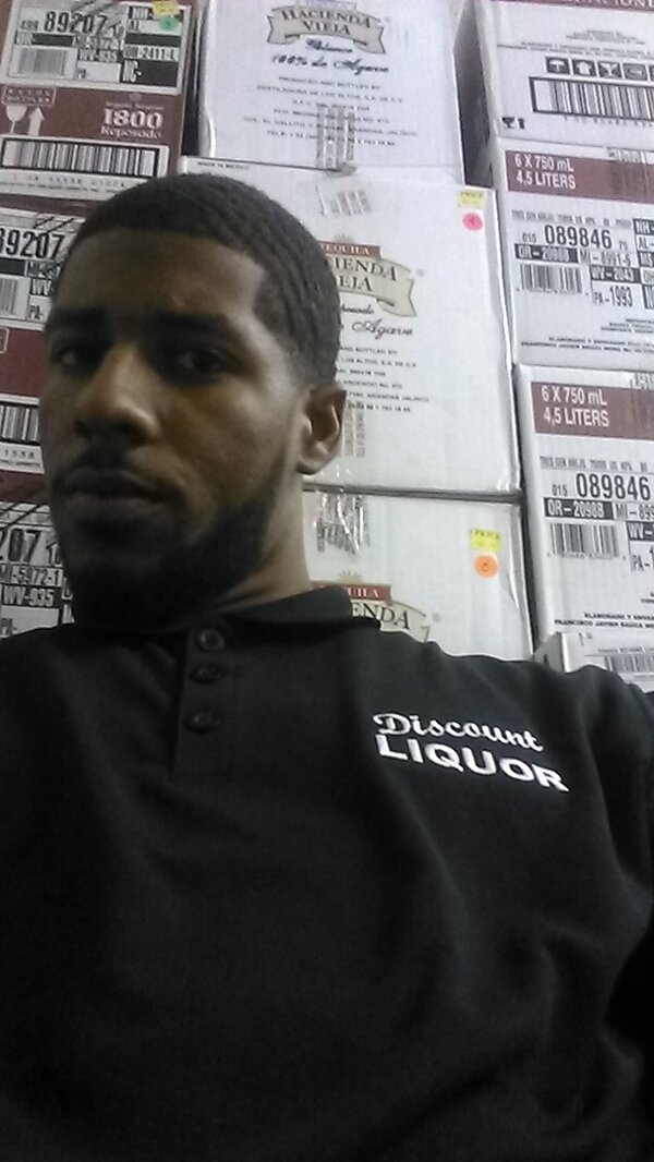 YSRoad2Riches's tweet image. Workin this ...#8hrshift #Discount Liquor #1st PayDay #GrindSeason #Y$R2R #TFB