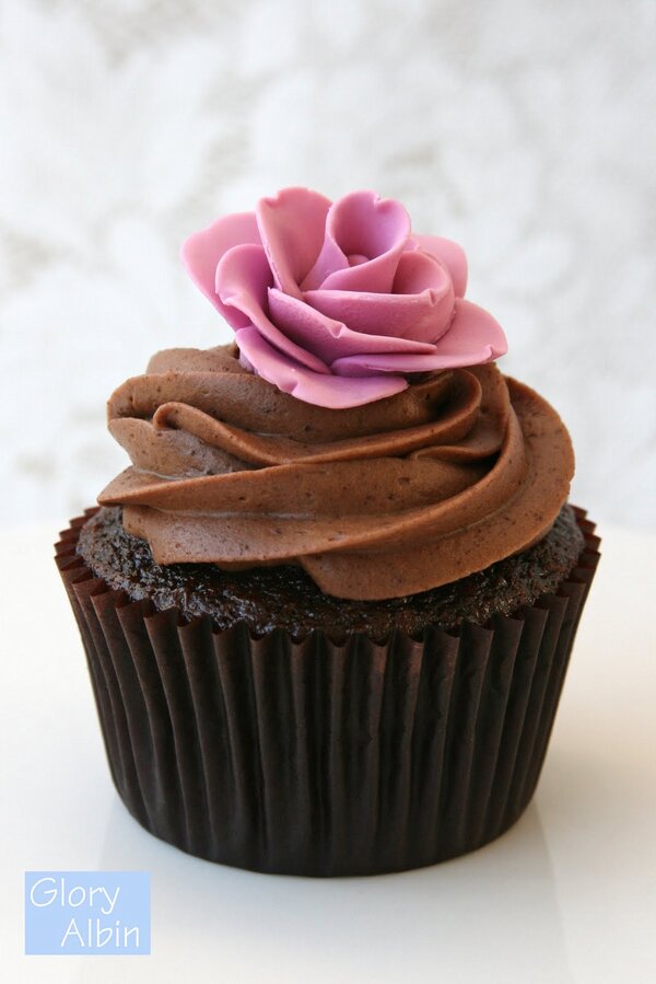 PartyLikePinkie's tweet photo. @THECrowHogan Here's your cupcake~ http://t.co/wARbrXcX