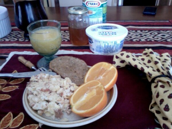 LTrabs's tweet photo. Brunchin' it up! yum yum yum #medate #queenofscrambledeggs http://t.co/FTwrQNw5