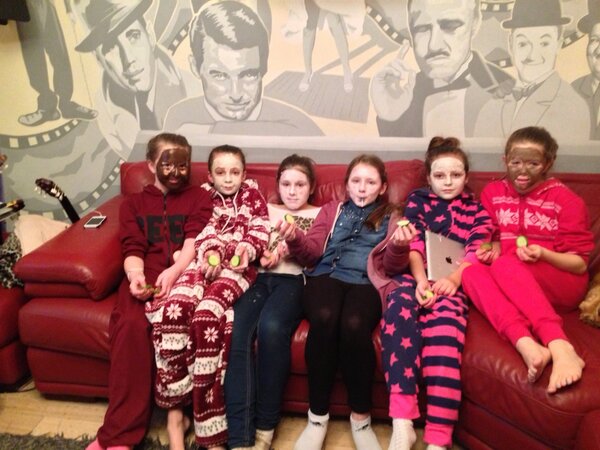 NolanColeen's tweet photo. The girls just chilling!! X http://t.co/1vy03S3b
