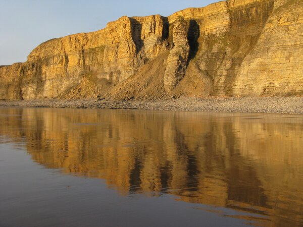 WeAreRaring's tweet photo. Unstable Cliffs of Heritage Coast glowing in the afternoon sun :-D http://t.co/rLpcvk8O