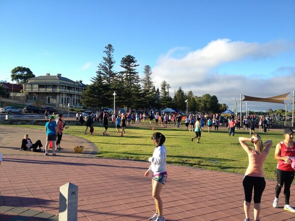 rob_farley's tweet image. 824 people running today. Just over ten minutes to go. #dolphinrun