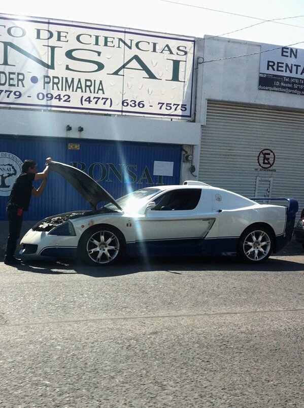 CiegoC's tweet photo. Maserati MC12.
¿Motor delantero? #WTF http://t.co/xZzKrU8J