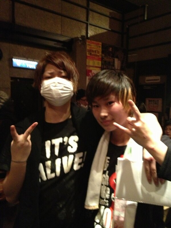 yxxxt_ace's tweet photo. NEXAS解散ライブ、本当に最高でした。
笑顔でと思ったけど泣いてしまった(´･_･`)
やっぱり寂しいー。
ダイブされながら泣くという 笑
ほんといいバンドに出会えて良かった！
みなさんお疲れ様でした！ありがとう！SOTAくーん！ http://t.co/SyFRtw7t