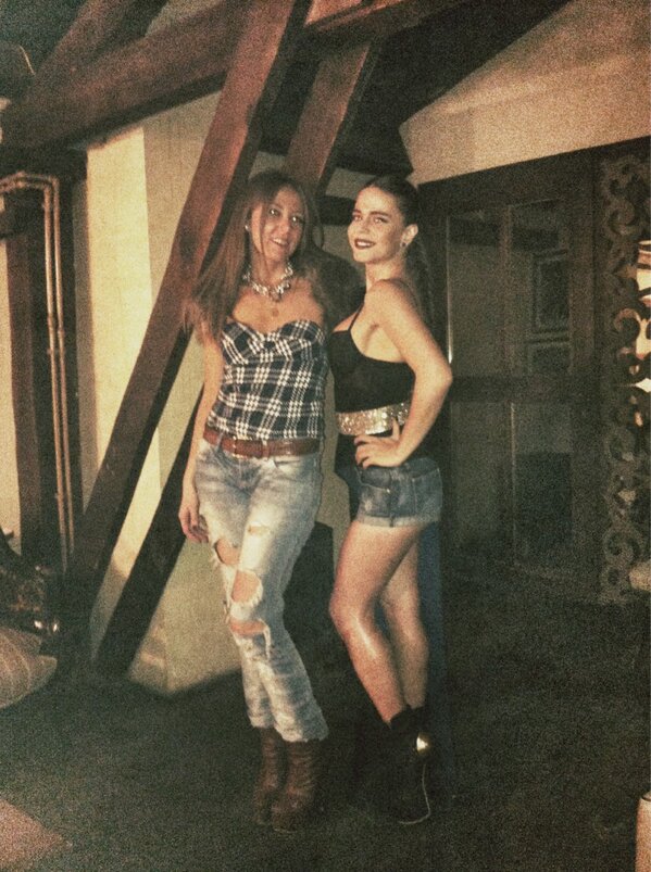 Simge Official tweet media