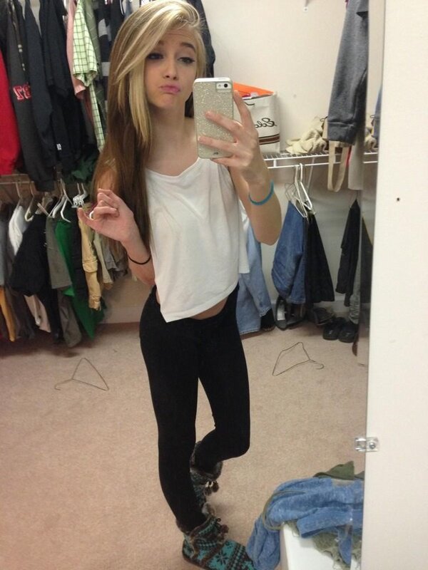 SoSavanna's tweet photo. New hair! What do you guys think? 😊 http://t.co/dpYzpW3s