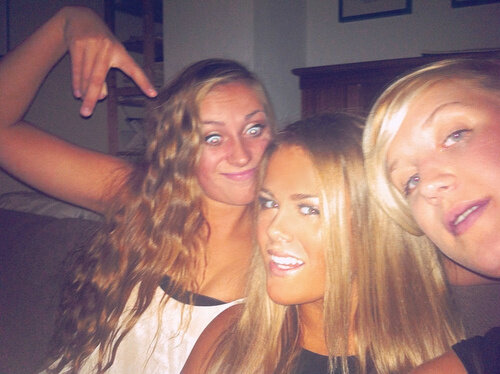 krelaine's tweet photo. Love my girlies, even though I look weird #dysfunctional http://t.co/H3iWksK9