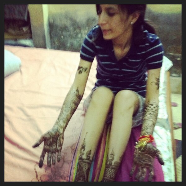 tripti_yatish's tweet photo. Mehndi #triptiwedsyatish http://t.co/25LKdGvZ