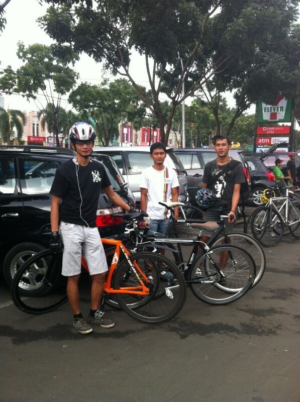 NoeySugiono's tweet image. at #bintarosundayrace w/ @cor54svlgt @AmandaSiregar @kotimcycles cc @BGRFixedFaction