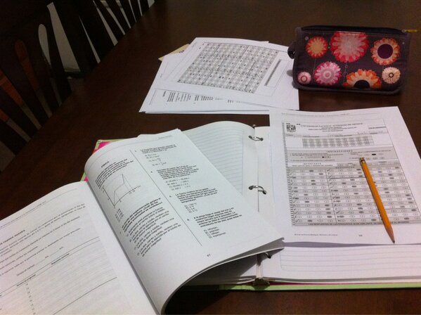 innedSMILE's tweet image. #hechandomate #estudiandomil #examenunico #llorocomobebe  #hashtagsdepetardos