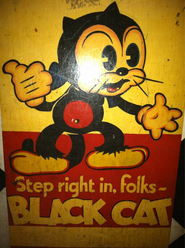 sockets's tweet image. 30mins to doors! Going for triple digit hug distribution from @s_peoples tonight. Help us make it happen. #BYESockets