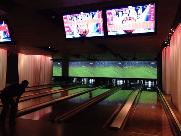 MarcoBeteta's tweet photo. Área de boliche de Penny Lane @arcosbosques. Mañana ideal pa ver el  Supe Bowl http://t.co/cnvmzSUB