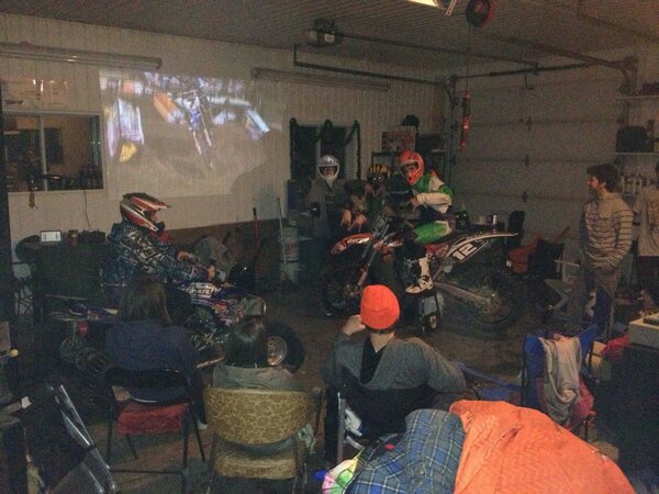 kavenbenoit12's tweet photo. Watching @supercrosslive !! Best set up !! http://t.co/UNgODTl7