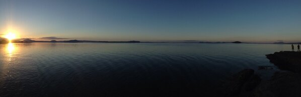 SF_Dixie's tweet photo. Sunset Lake Taupo, New Zealand http://t.co/PgAEeGjl