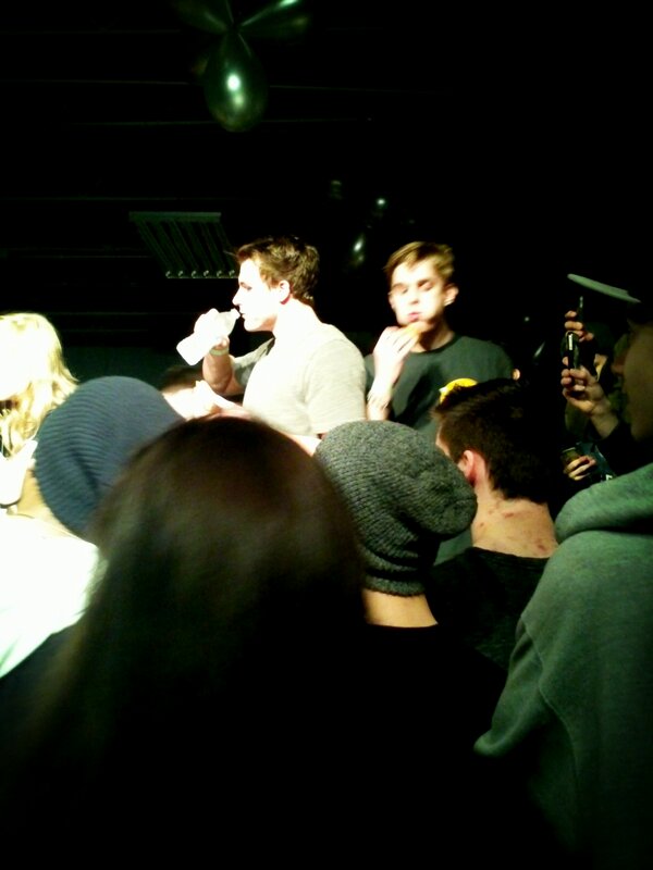 _oliviasodd_'s tweet photo. Mmmm burgers. @TheFiestaRoom #thefiestaroom http://t.co/1veHnegr