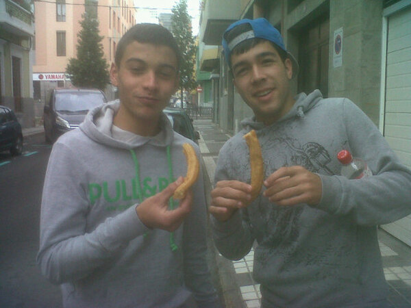Pitielias's tweet photo. Churritooos con los chiquillos @DailosRguez @pabloalonso http://t.co/rwgIqBoG