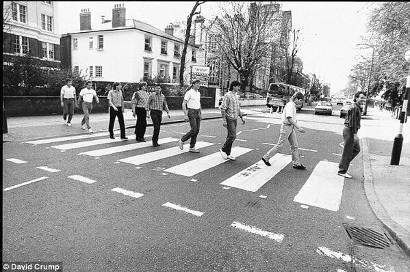 Cracking pic. RT <a href="/Theleaguemag/">The League Magazine</a> Everton at Abbey Road, 1985.