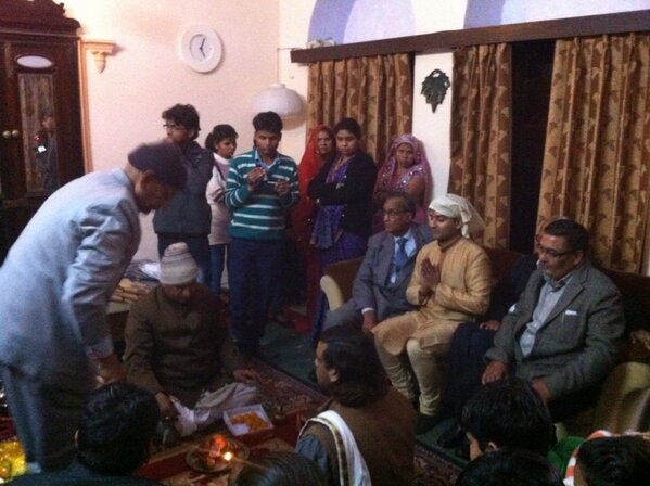 tripti_yatish's tweet photo. Tilak ceremony-1 #triptiwedsyatish http://t.co/6LV5Xb7f