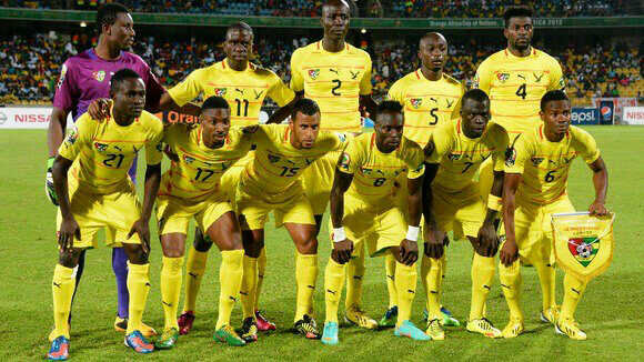 AlaixysRomao's tweet photo. La team est prête pour rentrer un peu plus dans l'histoire! Allez les Éperviers! #CAN13 #TeamTogo #Team228 http://t.co/l0YbX1qa