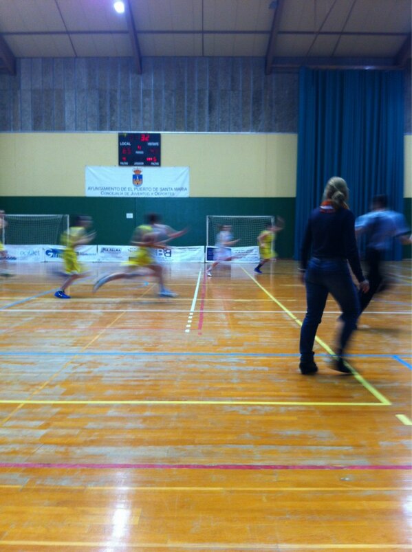 Salida a la contra 2 de Cris para el 67-49 #aupagymnastica