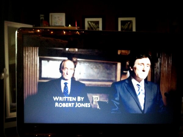 ivegotthepower's tweet image. In bed, drinking tea, eating night nurse, catching up on this incredible Channel 4 drama I missed #SecretState