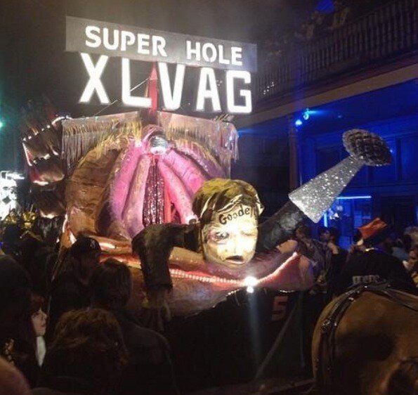 WhoDatNationn's tweet photo. Wow best Mardi Gras float ever! Super Hole XLVAG #GeauxToHellGoodell 

Dear Roger: you are NOT welcome in our city! http://t.co/lwDbMaOH