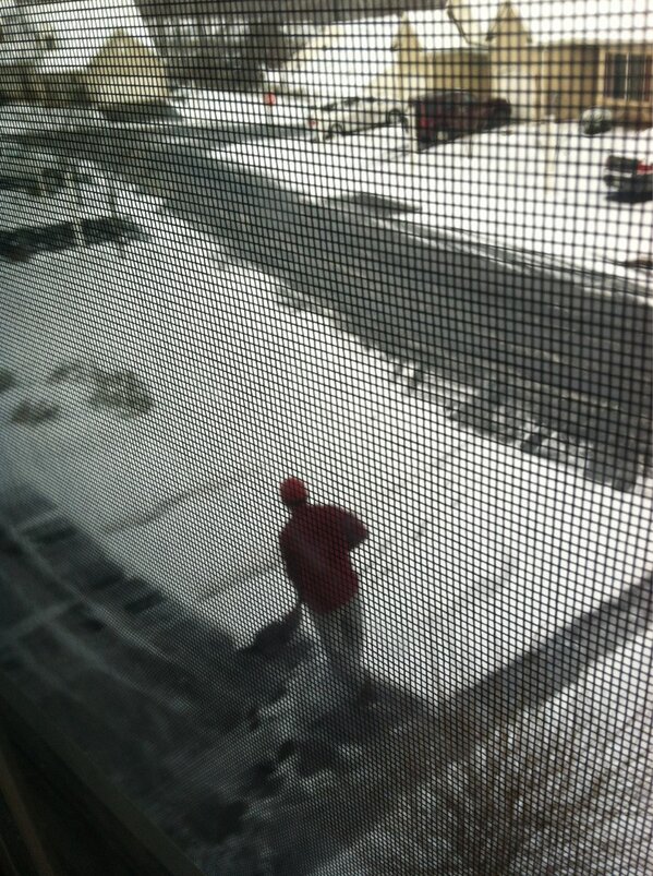 Pstrad's tweet photo. Pstrad #shovelingthedriveway #pstraddoingthings http://t.co/FNYhXM2d