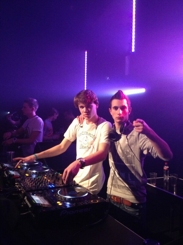 Playing with my my bro <a href="/FlairBrothers/">Max en Yinon</a>