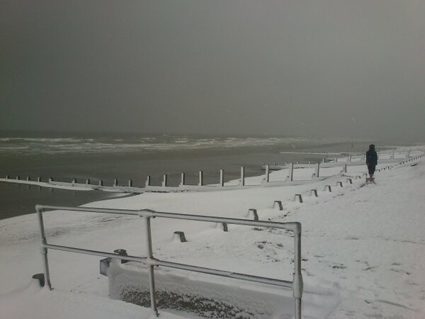 Tomzmith's tweet image. When it snowed at the beach ;) @amykitten9o