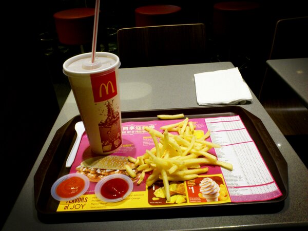 wade_forawhile's tweet image. it&apos;s past midnight and dad got stuck at a 24-hour McDonalds? haha don&apos;t learn! #badexamples @taefont