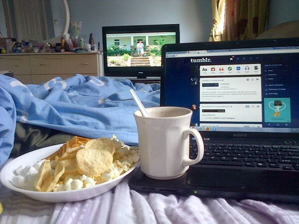 annahuango's tweet photo. #walkingdeadmarathon #hotchocolate #popcorn #hashtaggingisfun http://t.co/Y9RCWke3