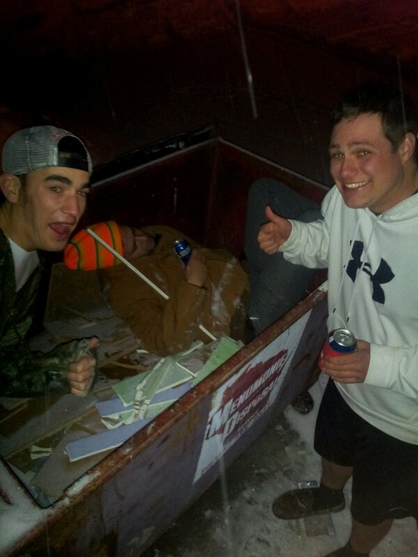 eweeks26's tweet photo. “@ravogds: @StoutPassouts snoozen @alexwolf85 http://t.co/Gd8tNY6n1X” Flashback Friday 🍻 😵
