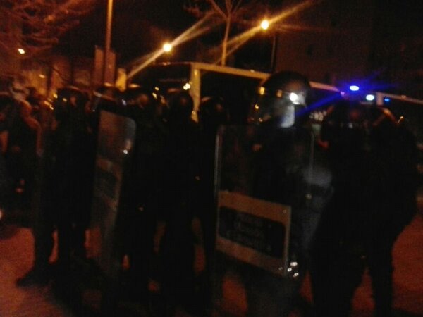 PAH_Trs's tweet photo. El miedo ha cambiado de bando! No sabéis lo que puede pasar si tocáis a @LA_PAH! Somos el 99%! cc @PAH_Sabadell http://t.co/j3qfjgBN