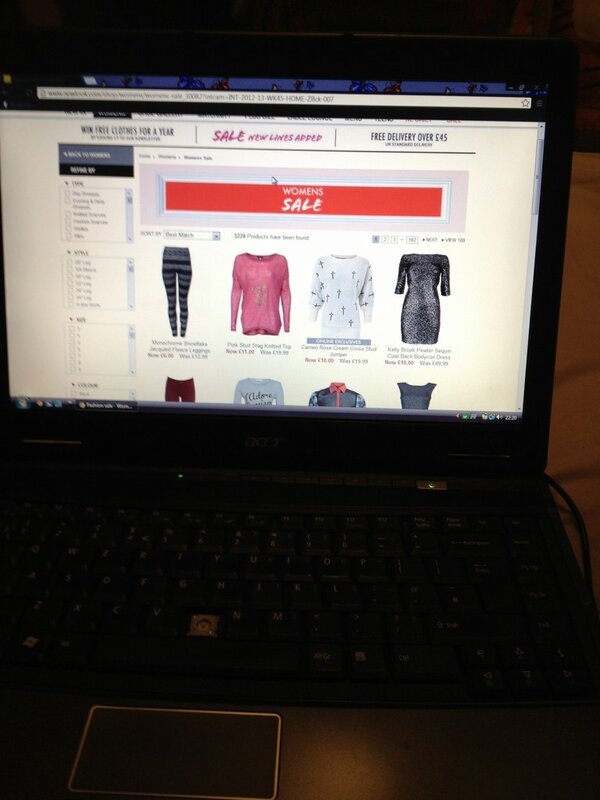 amieweeze's tweet image. My turn to be on the computer all night! @MrButtonable #changingroles