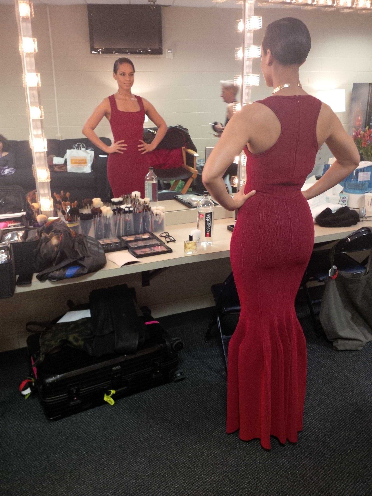 Alicia Keys On Twitter Almost Ready To Sing At The Superbowl Is This Football Appropriate Heels Are My Version Of Cleets Sb47 Http T Co Kqoignkw