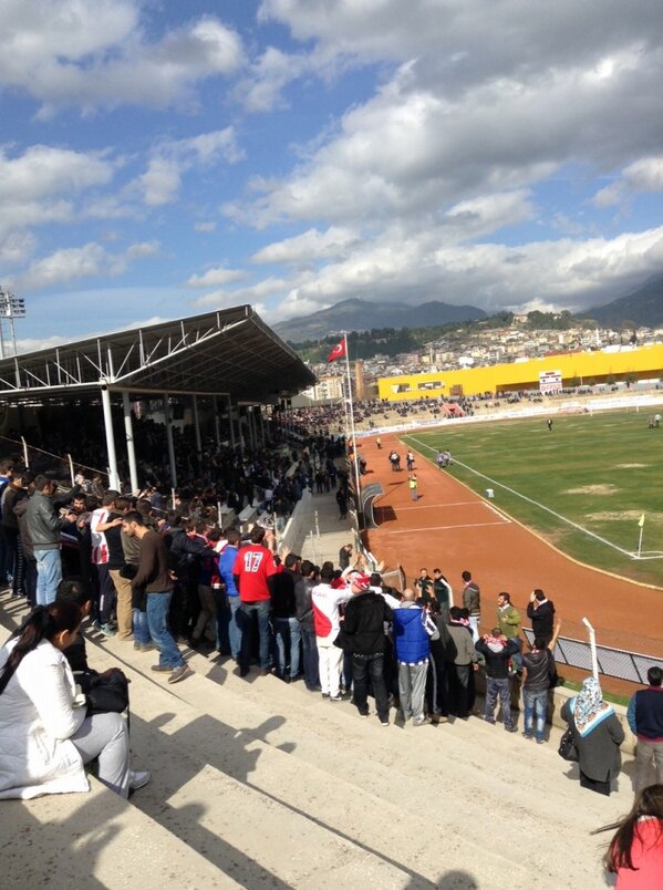 Trv1x8's tweet photo. 17 gençlik http://t.co/QFJD0FyL