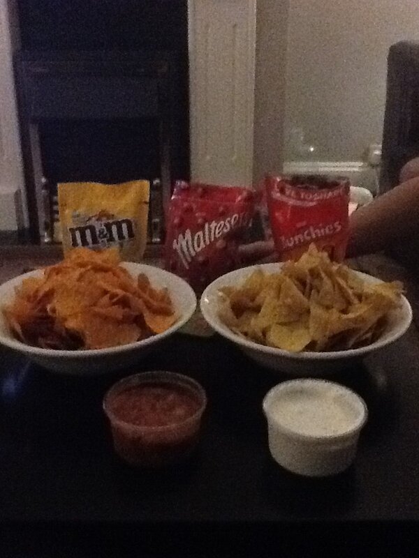 DanClare1's tweet photo. All set for Superbowl Sunday #chipsanddips http://t.co/xcMfUId3