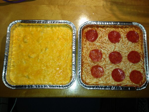 thisisDubbs's tweet image. #chickenwingdip and #pizzadip for our Super Bowl party! 😛🏈