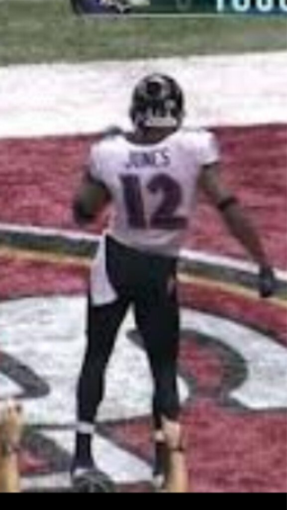 CBJr09's tweet photo. @MsChaneese: @CBJr09 lol oh hey Chris! ------Hey Hey Hot Stuff!! http://t.co/VRZlEDQB
