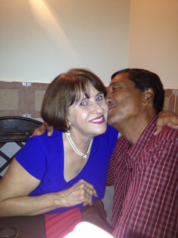 NeftaliPablo's tweet photo. Felicitando a mi esposa en la celebración de su cumpleaños. Josefina... Feliz cumpleaños. http://t.co/lvO1ONPf