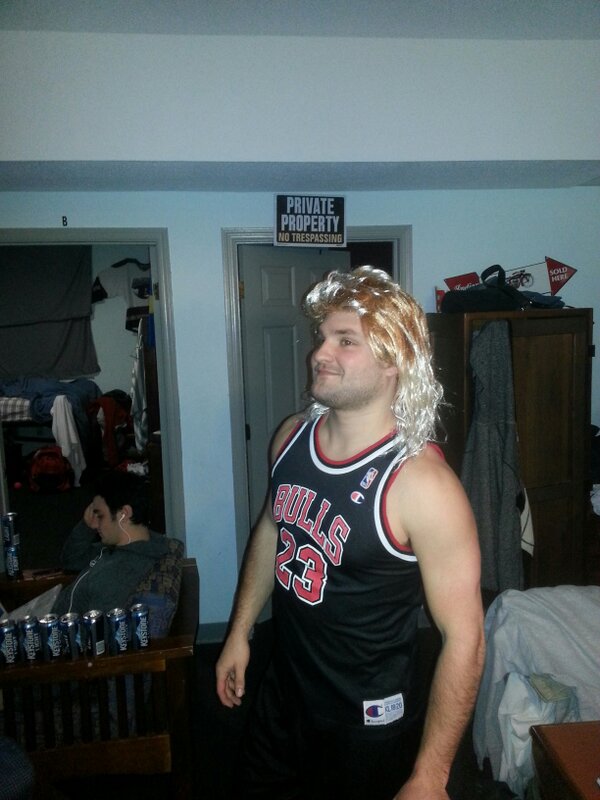 Josh_Phillips6's tweet image. Guys got his hair done and woredrobe picked..... ready for Gstar #betterflow #jordanjers. @mBONES_10