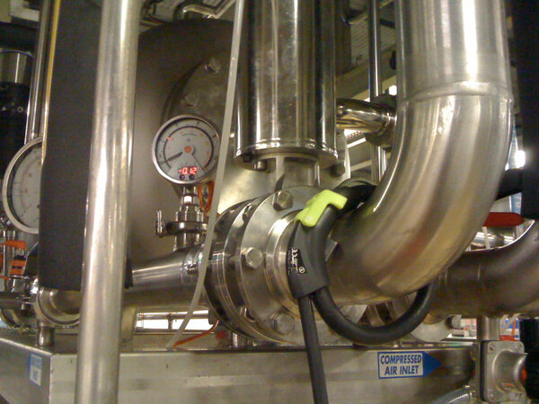 neelogy's tweet photo. Neelogy supplies DC probe to a water plant. It allows detecting leakage current thus avoid corrosion in pipelines. http://t.co/SGf627OI