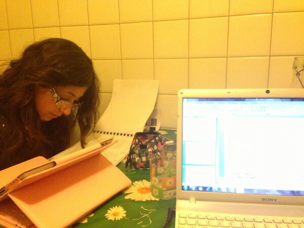 AnnaDevalle1's tweet photo. @LucreziaCarbone pronta per il ripasso e?! #sveglia #6delmattino #esami #sonno # paura http://t.co/eytXvssQ