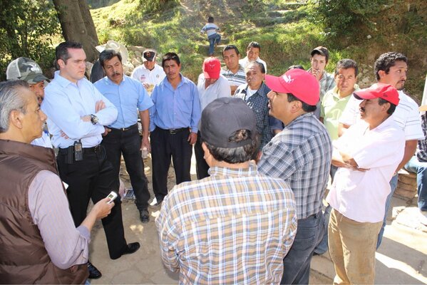 Escuchar a los vecinos es fundamental más acciones y hechos para #Cuajimalpa Col. 1ro de mayo <a href="/AdrianRubalcava/">Adrián Rubalcava</a>