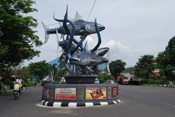 ILikeAbdya's tweet photo. #Ide | Kapan y tugu kaya gini dibuat di #Susoh , Kan Susoh dikenal dgn perikananny :) http://t.co/aNgSjFvy